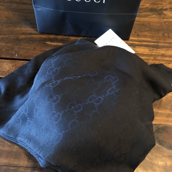 Gucci Authentic Scarve - Picture 4 of 5